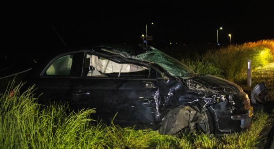 Twee gewonden en forse schade bij ongeval op N359 bij Wommels