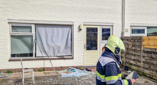 Gasfles explodeert in woning in Sneek