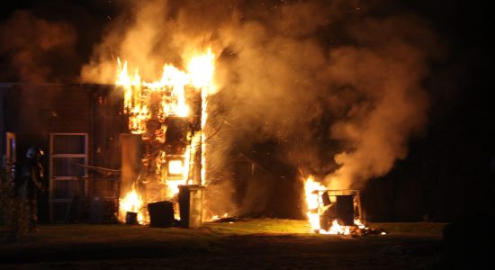 Veel schade bij woningbrand in Koudum