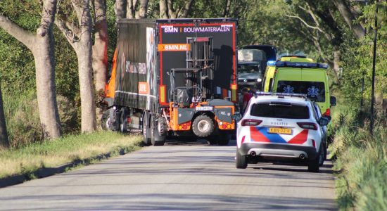 Ernstig eenzijdig ongeval met vrachtwagen bij Bolsward